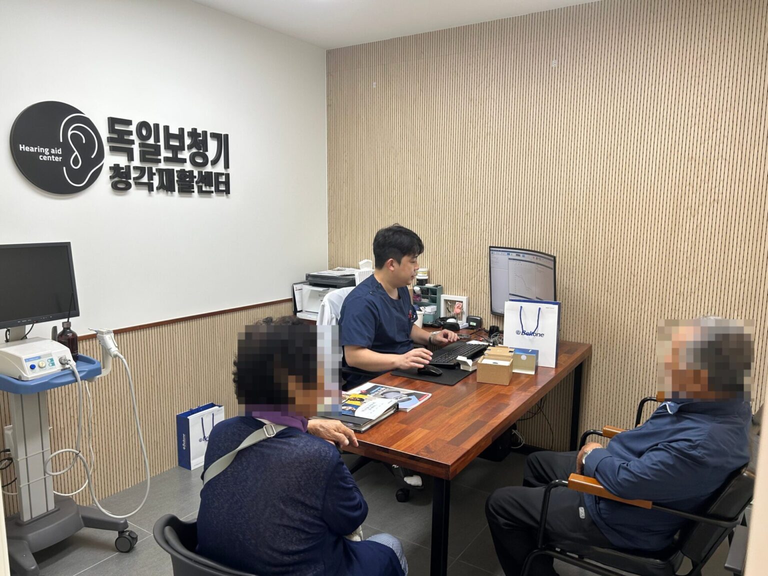 소음성 난청으로 보청기 착용하신 아버님